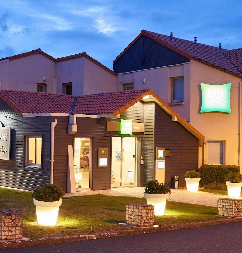 Отель Ibis Styles Шоле Экстерьер фото